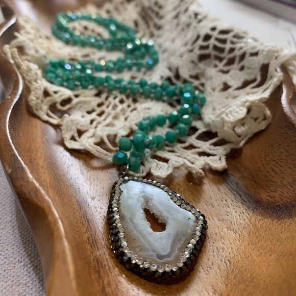 JG Jewels Jewelry - 🎉HP🎉Beautiful sliced Agate Geode Necklace | JG Jewels